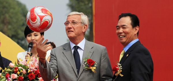里皮抵达香港，出任国足主帅！年薪1.5亿，广州恒大支付工资！